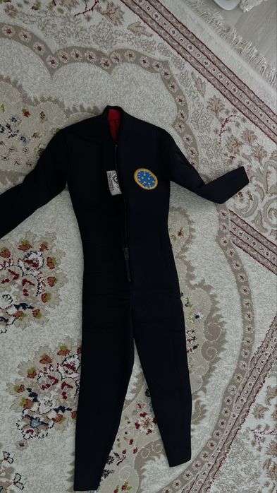 Гидрокостюм для плавания