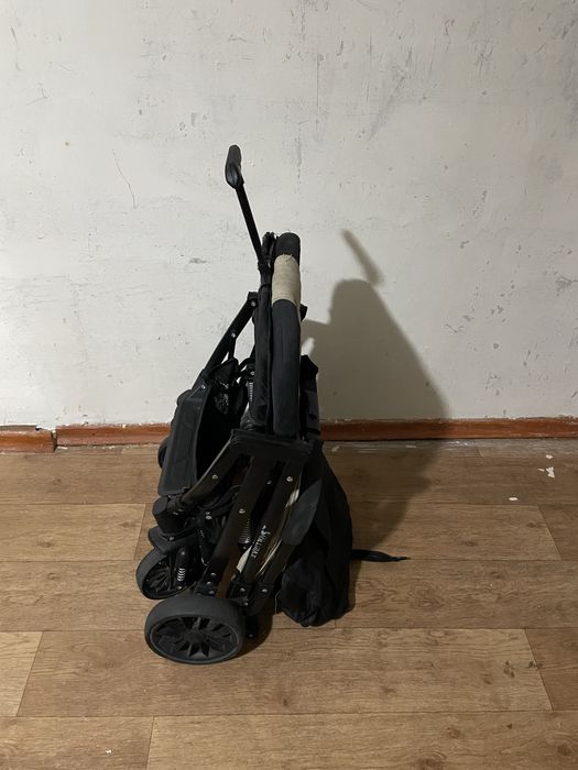 Коляска прогулочная б/у 15000тг