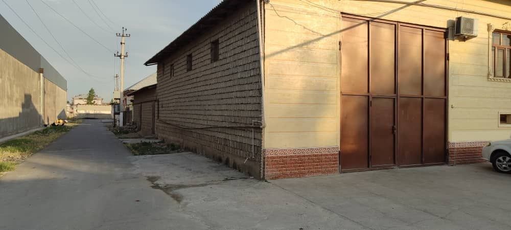 Arendaga joy Food City ni oldida