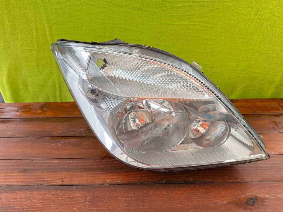 Фар за Mercedes Sprinter / Мерцедес Спринтер