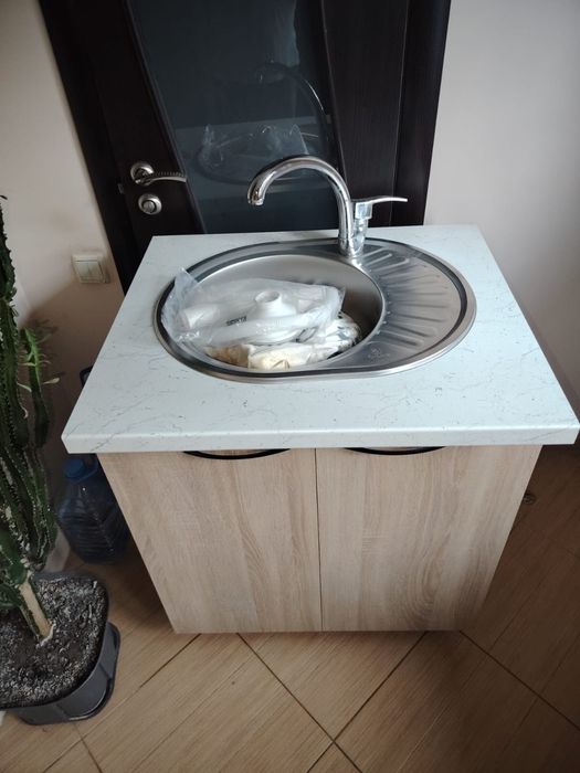 Продам кухонную тумбу мойку