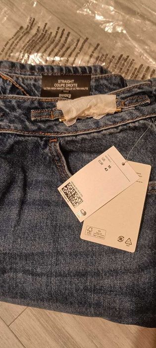 Джинсы женские H&M с цепочками на поясе