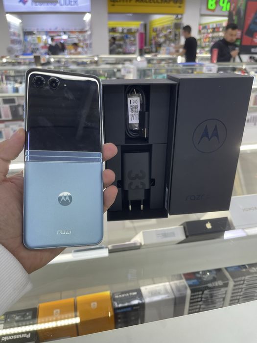 Moto razl 40 ultra как новый