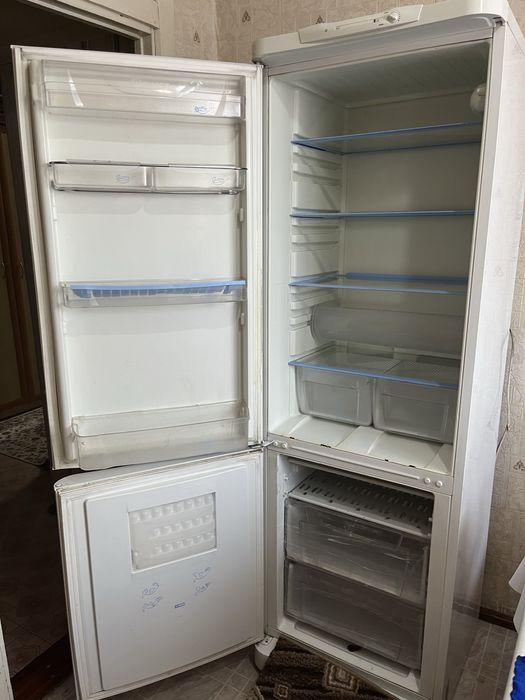 Холодильник Indesit