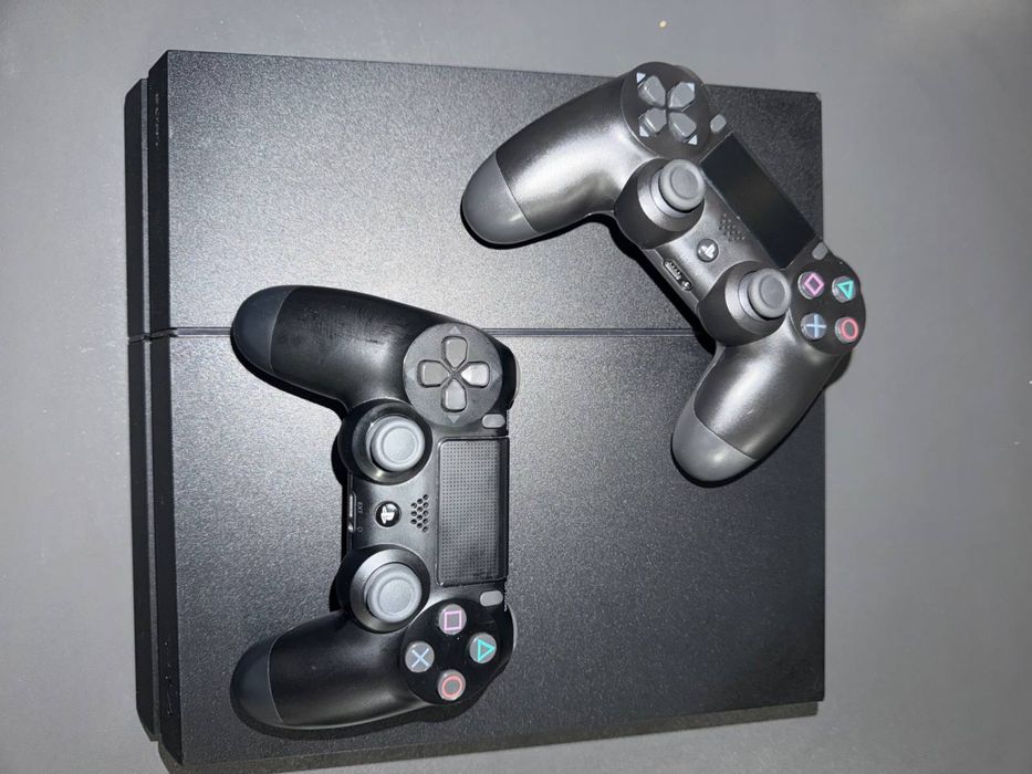 Playstation 4 , 825 gb