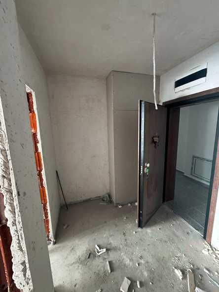 Двустаен апартамент в ж.к. Люлин 3