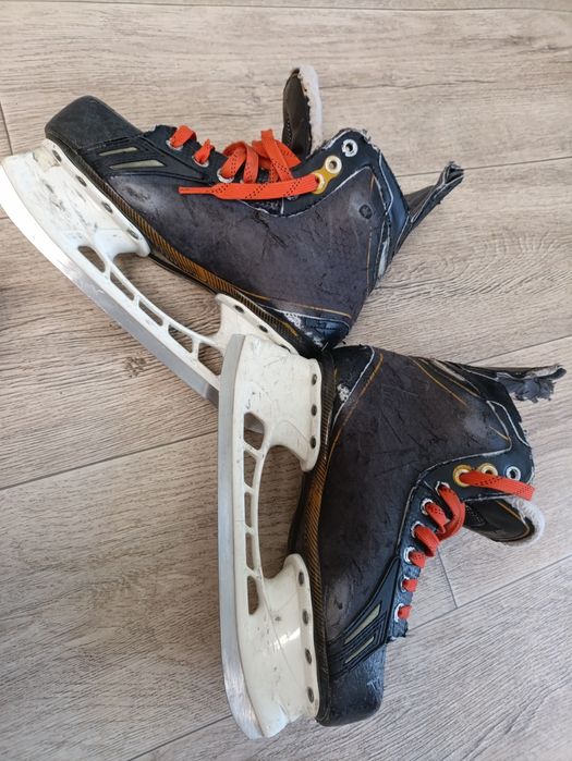 Продам коньки хоккейные