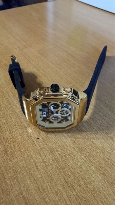 Продам часы dickies