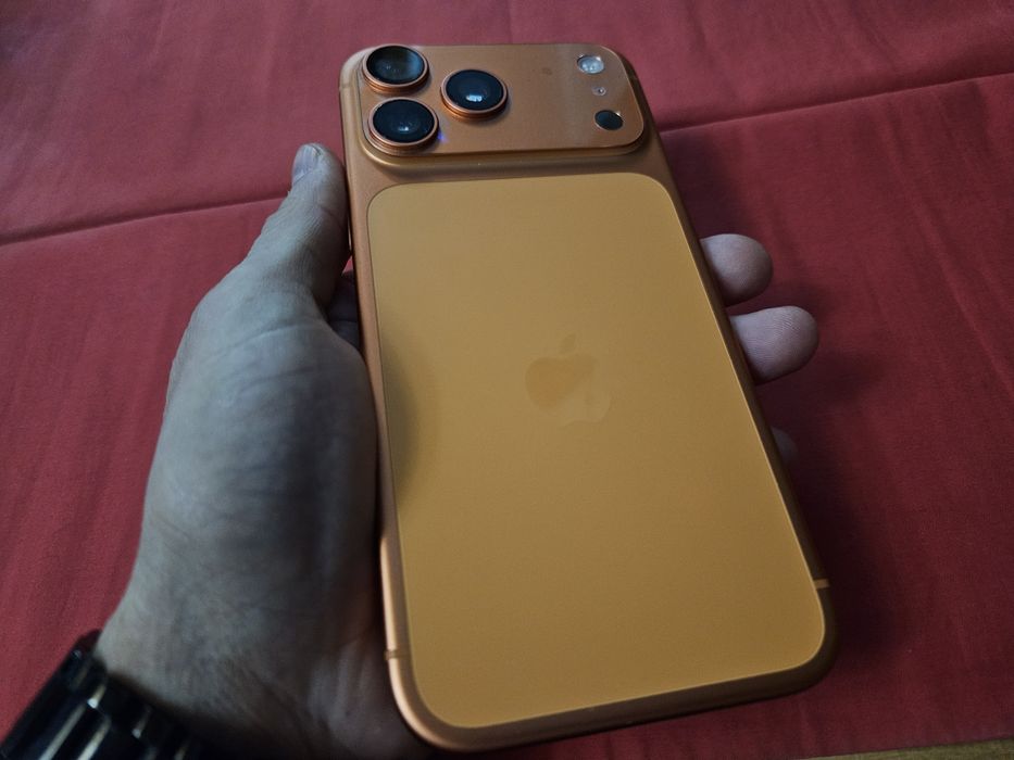 -Iphone 17Pro Max, ca Nou 1,02Tb 12Ram ireprosabil Bat:100%-168 cicluri incarcare Orange doar telefonul poze reale nici o reparatie/interventie