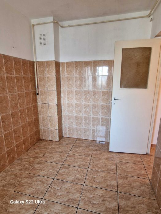 Apartament 4 camere, semidecomandat, nemobilat, langa Piata Centrala din Deva - Vedere 5