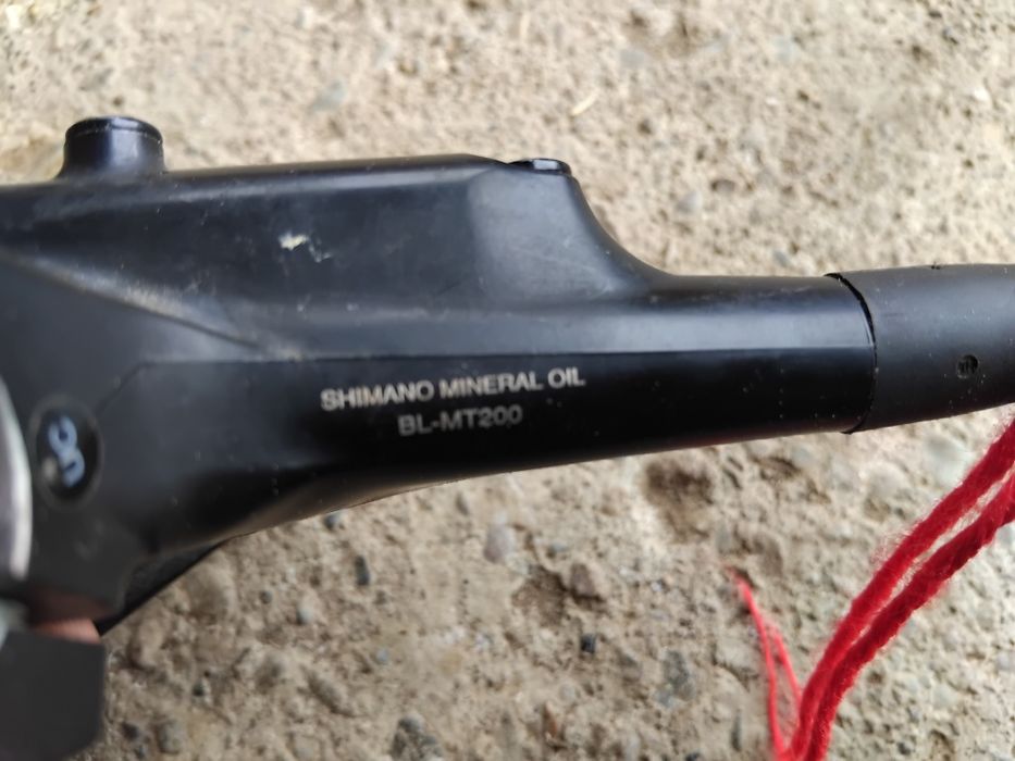 Vând set complet de frâne hidraulice Shimano (față + spate), utilizat.