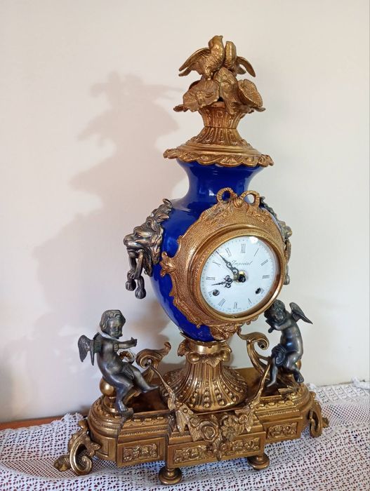 Старинен каминен часовник