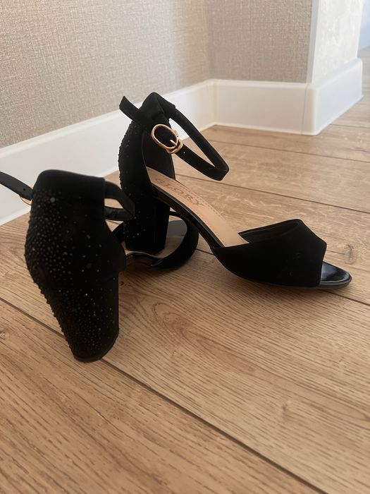 Продам  женские туфли