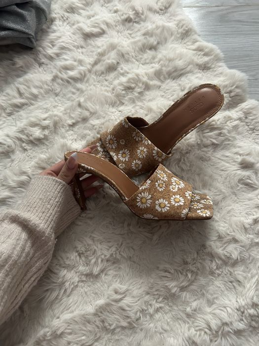 Официални обувки с ток