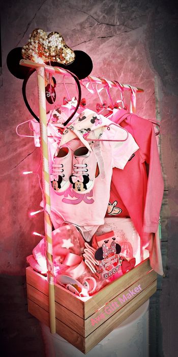 Подаръчнам кошница за бебе и подаръчни кутии за  празник