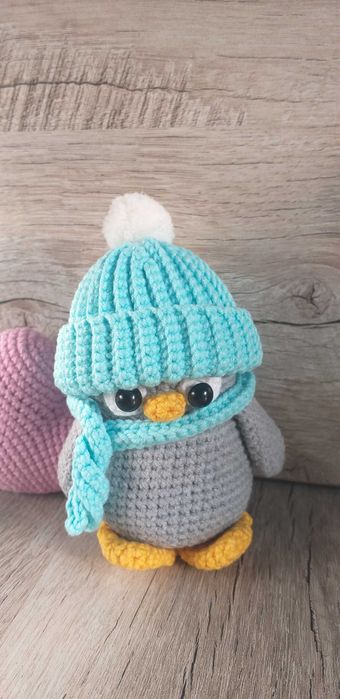 Вязаная игрушка Пингвинчик в шапочке