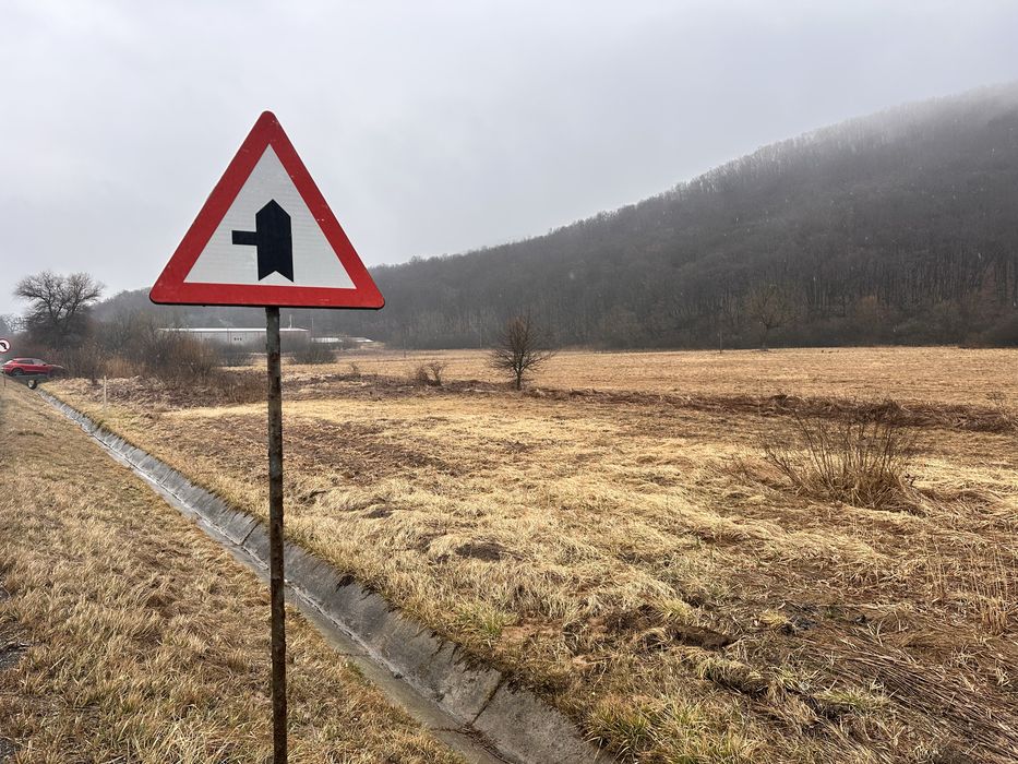 Vand TEREN INTRAVILAN 10.000 m2 ,front 50 ML la DN E-60 CAPUSUL MARE