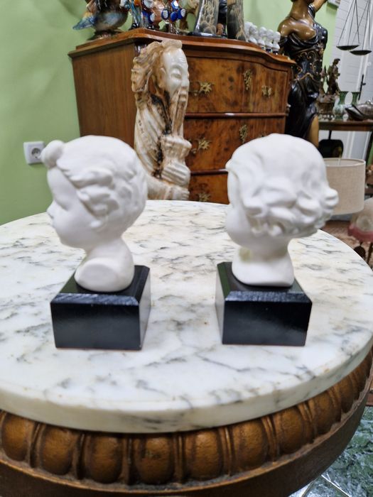 Уникален чифт антикварни порцеланови бюстове Goebel