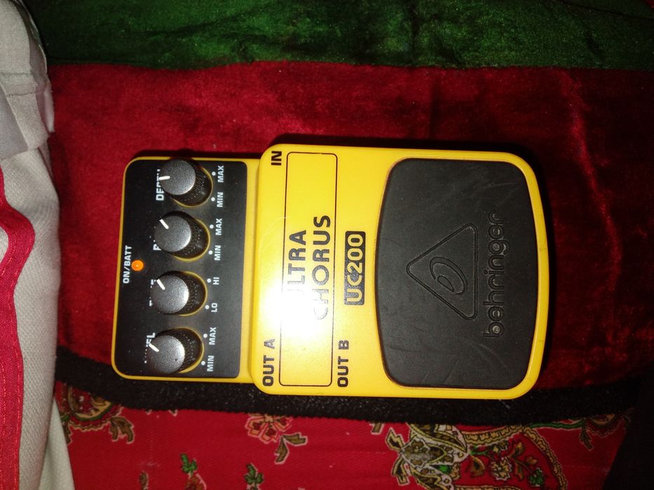 Педаль эффектов Behringer