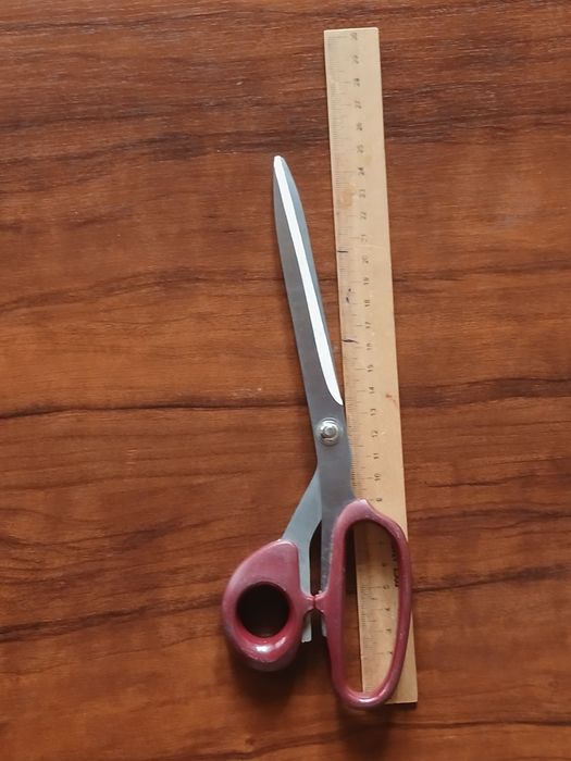 Ножница из нержавеющей стали.