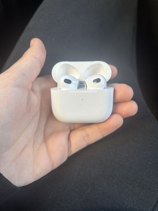 Vand airpods originale in stare buna