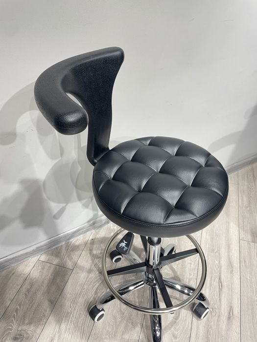 Офисное лабораторное барное медицинское кресло на роликах