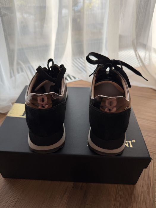 Женские кроссовки Basconi