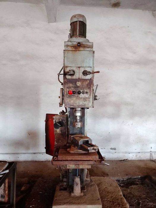 Свер станок сотилади холати ишлаб турган расмдагидай