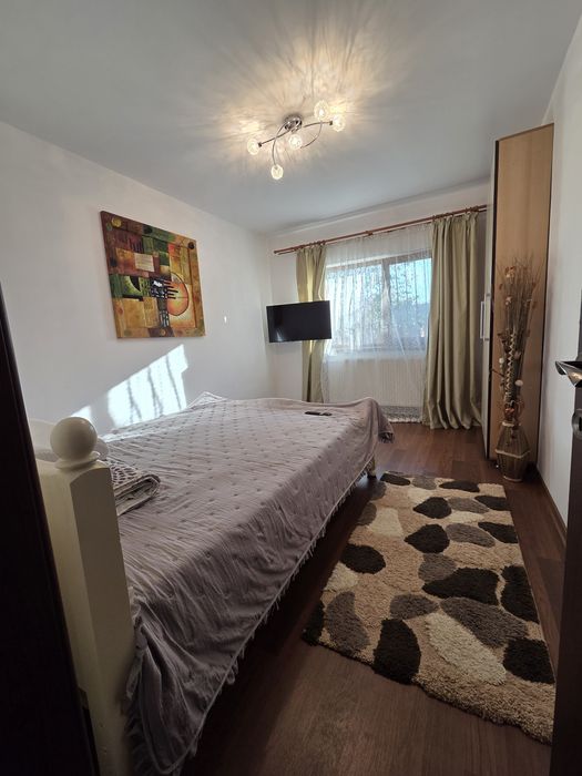 Inchiriere casa P+M , 3 dormitoare, living , zona linistita