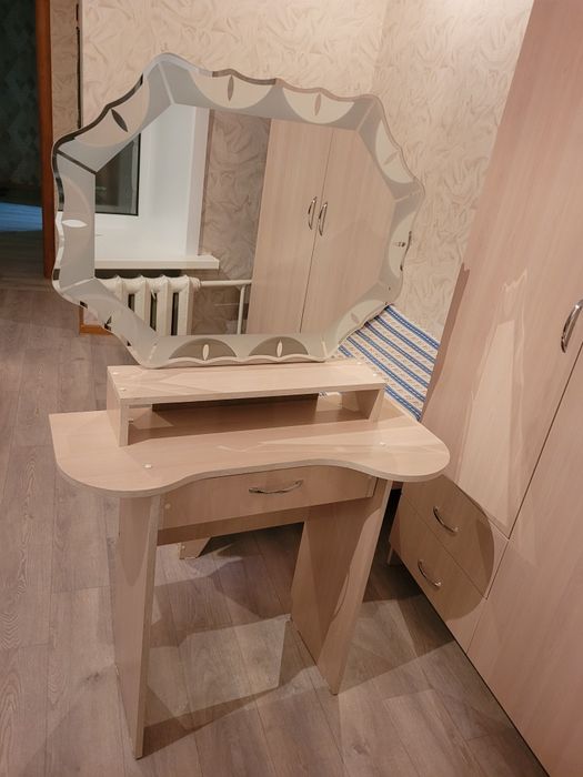 Кровать,шифонер, тумба