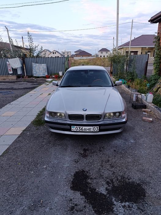 BMW e38 730 бензин