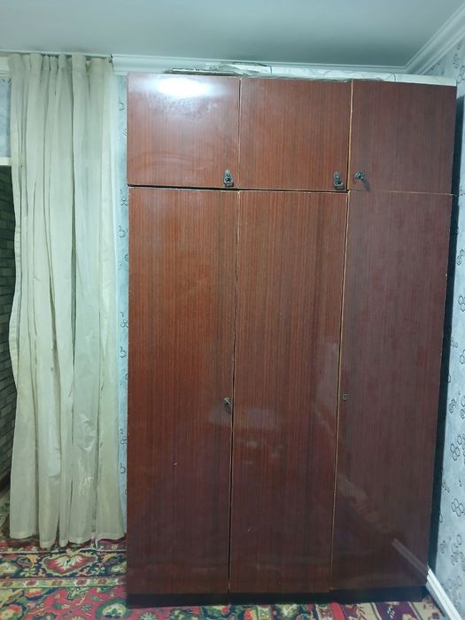 Shkaf sotiladi 550 ming soʻm shoshiling