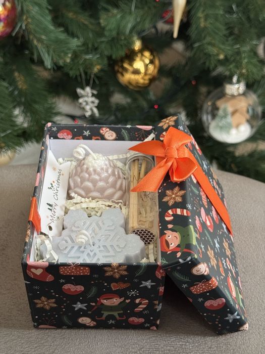 Коледна кутия за подарък
