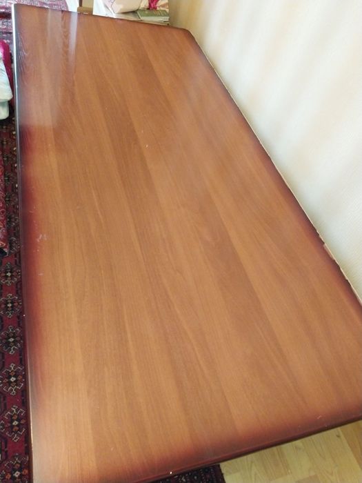 Stol yog'ochdan qilingan xontaxta