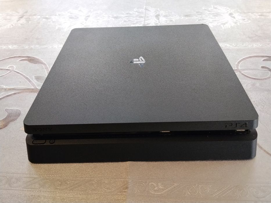 Playstation 4 slim
