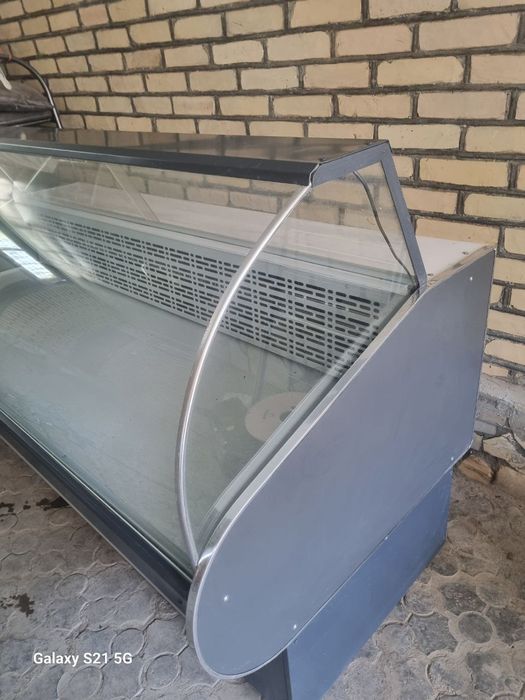 Продаётся витринный холодильник. Holodilnik vitrini Xolodelnik Vitreni