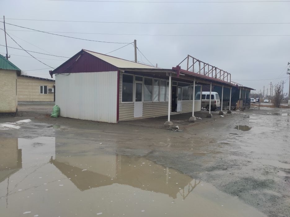 Yangibozor tumani gurlan yolida joylashgan noturar bino sotiladi