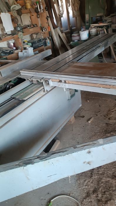 Vând circular cu incizor