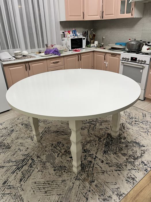 Продается круглый стол