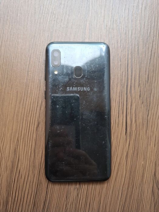 Vând Samsung Galaxy A10 vechi, nefunctional, pentru piese de schimb.