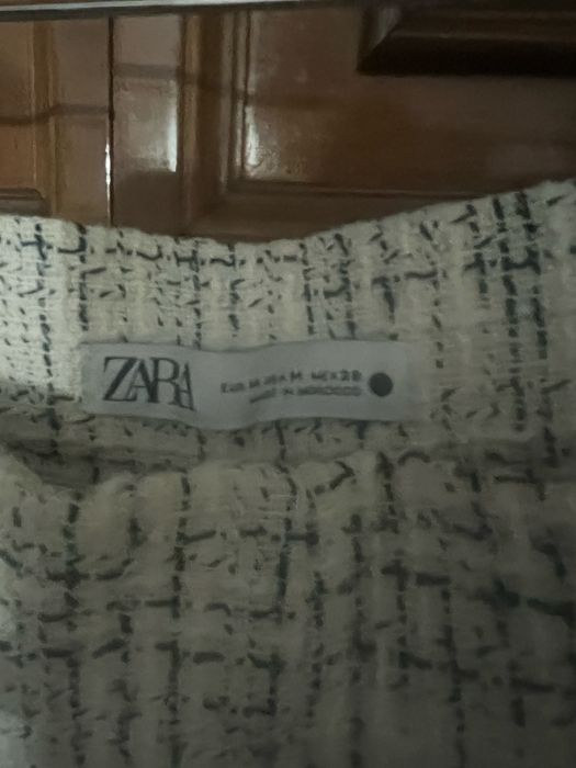 Vand pantaloni twed, culote Zara