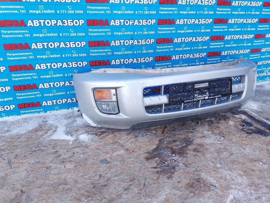 Бампера на Toyota RAV4.