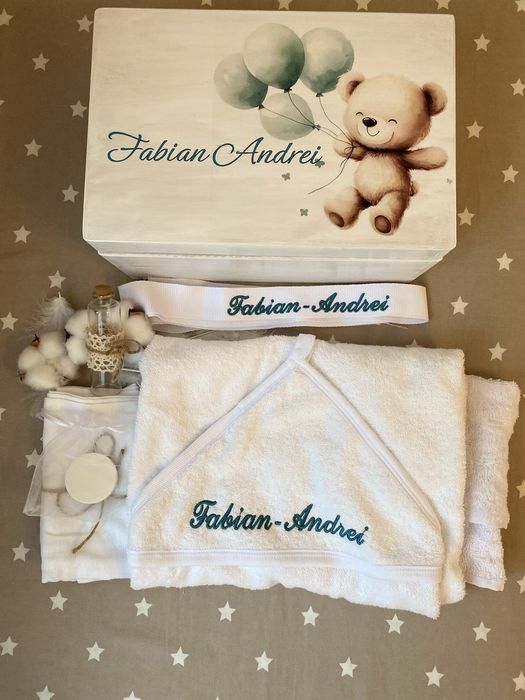 Trusou de botez, personalizat, in cufar din lemn + lumanare botez