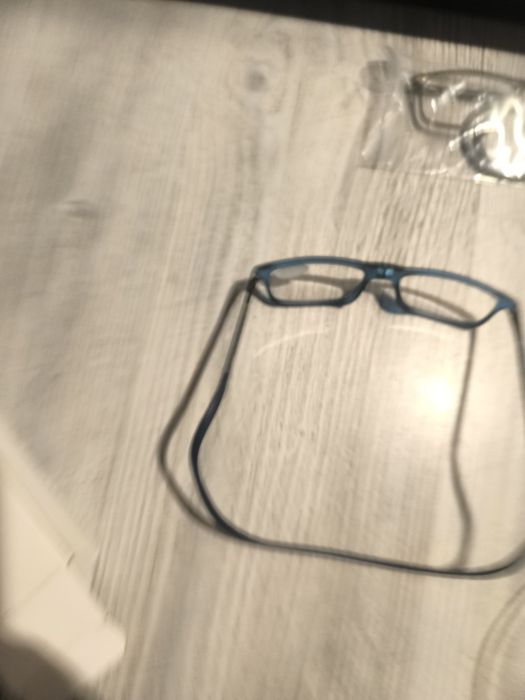 Vînd ochelari cu magneți de citit +1