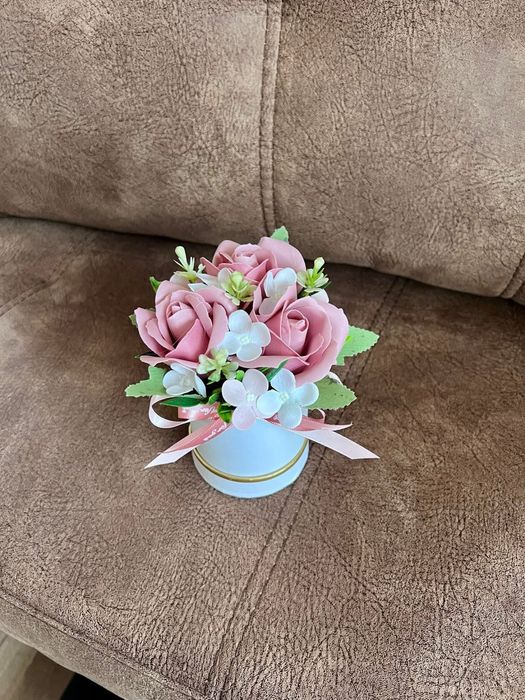 Аранжировки от изкуствени цветя