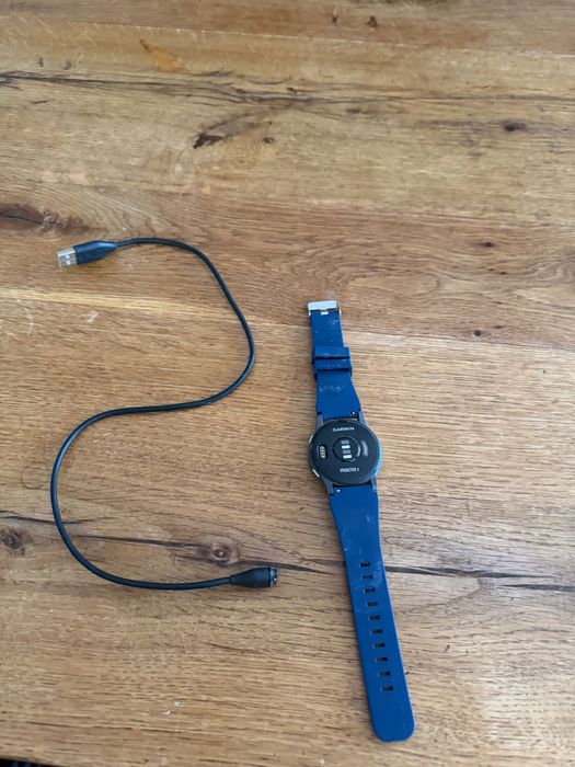 Смарт часовник Garmin Vivoactive 4