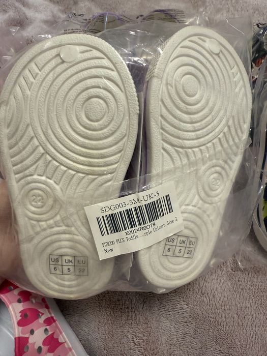 Papucei noi marimea 22