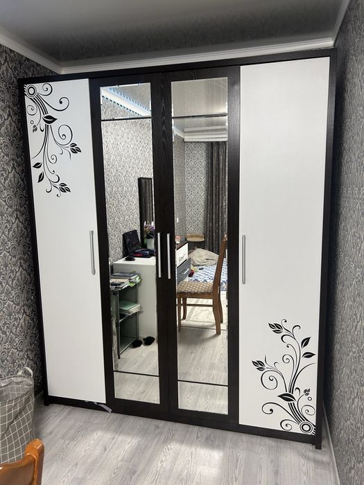 Шкаф, 2 тумбы и комод 50000 тыс