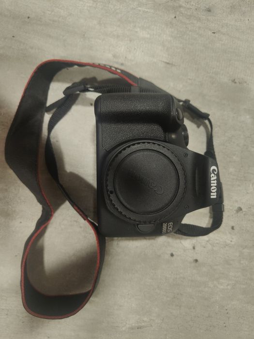 Canon EOS 2000D само тяло + зарядно и батерия
