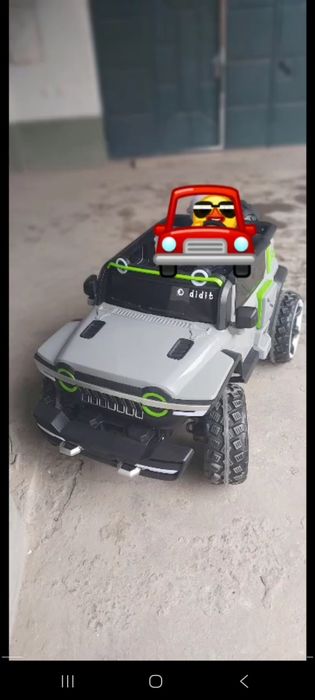 Продаётся детская машина с пультом управления